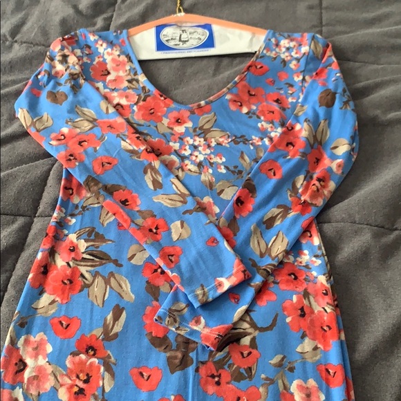 Long sleeve Flower dress - Picture 3 of 4